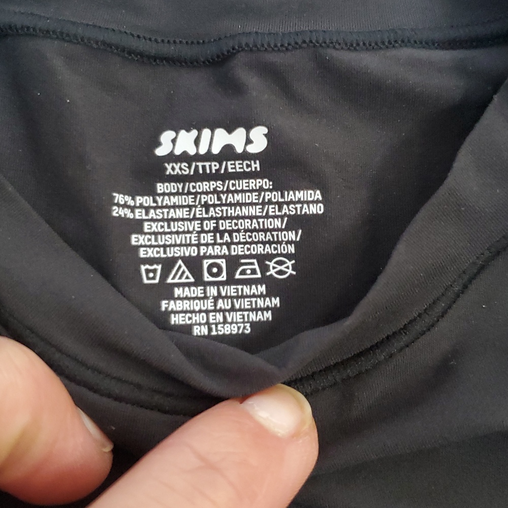 SKIMS Fits Everybody Black Long-Sleeve Crewneck Top Size Xxs In Great Condition - Picture 4 of 5